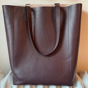 Cuyana tote in merlot